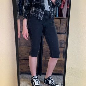 💛 (5/$25) Black Capri Jeans